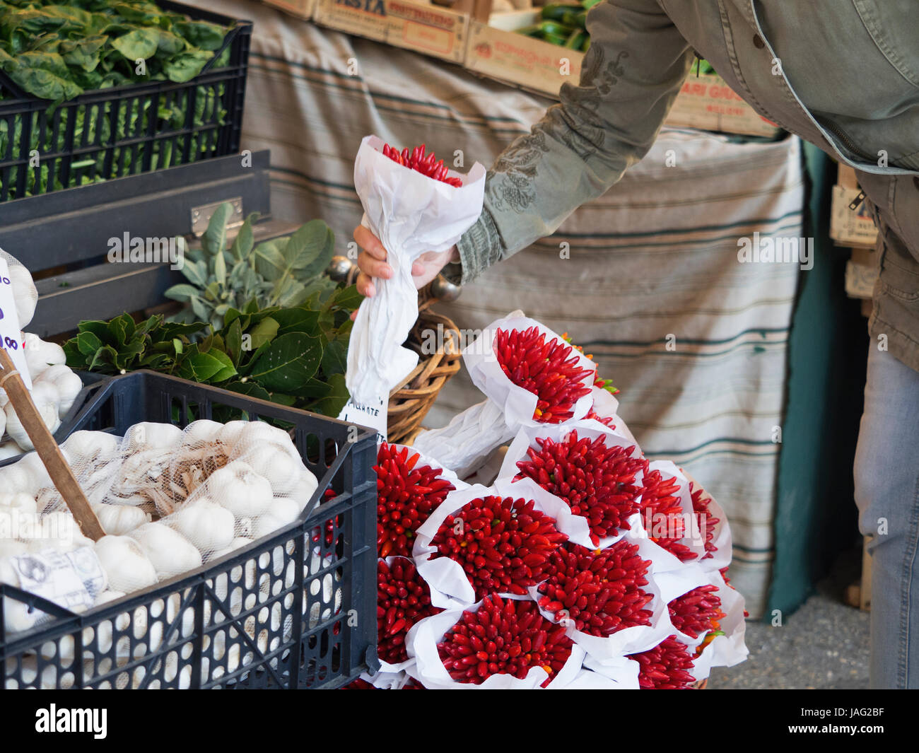 Box Fresh Red Chillies High Resolution Stock Photography and Images - Alamy