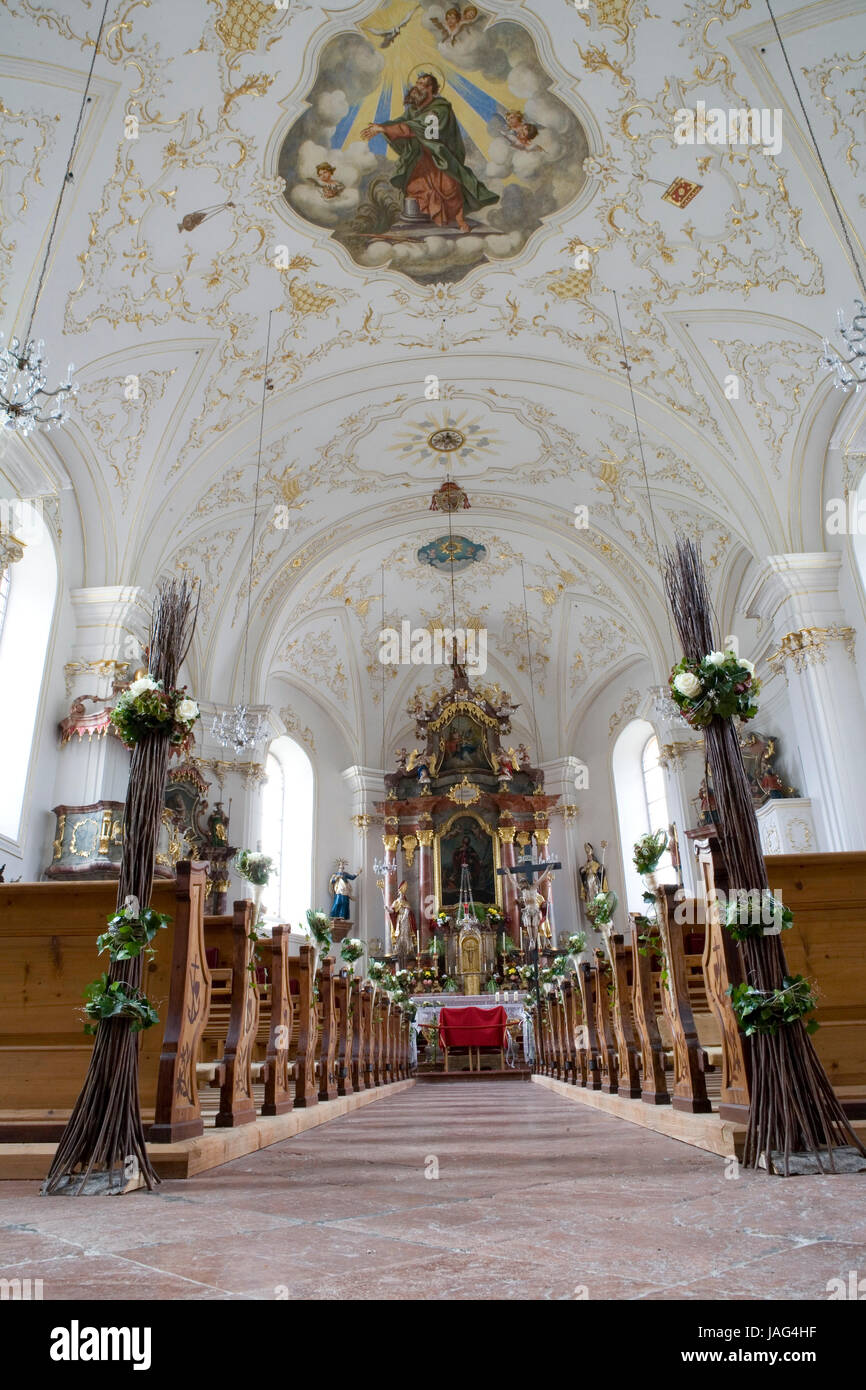 Hochzeitsdekoration in der Pfarrkirche St. Jakobus dem Älteren , Salzburg, Österreich, Unken Stock Photo