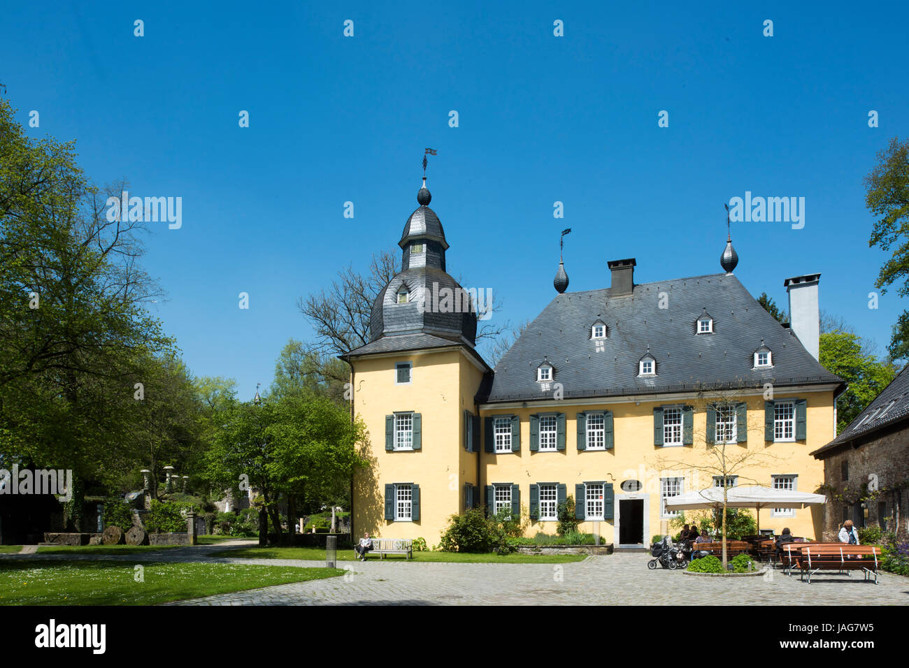 Deutschland, Nordrhein-Westfalen, Wuppertal-Vohwinkel, ehemaliges Wasserschloss Lüntenbeck Stock Photo