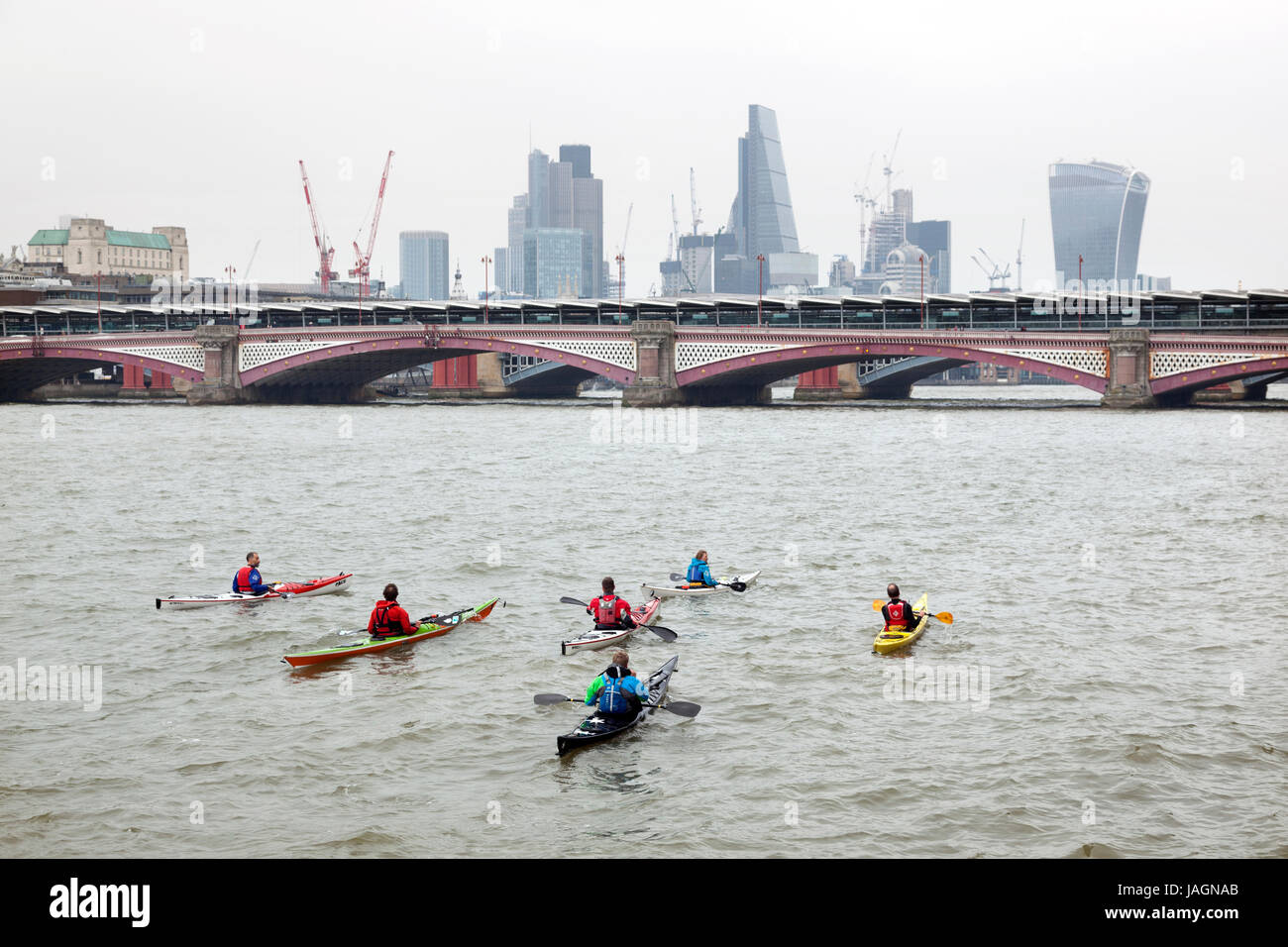 Canoeing on the thames hires stock photography and images Alamy