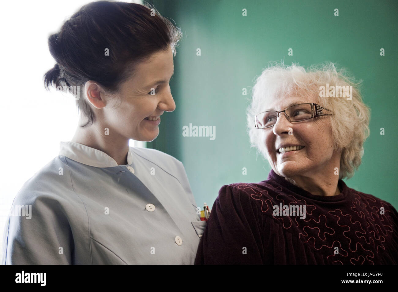 Old nurse,senior,eye contact,smile,maintain people,nurse,patient,women