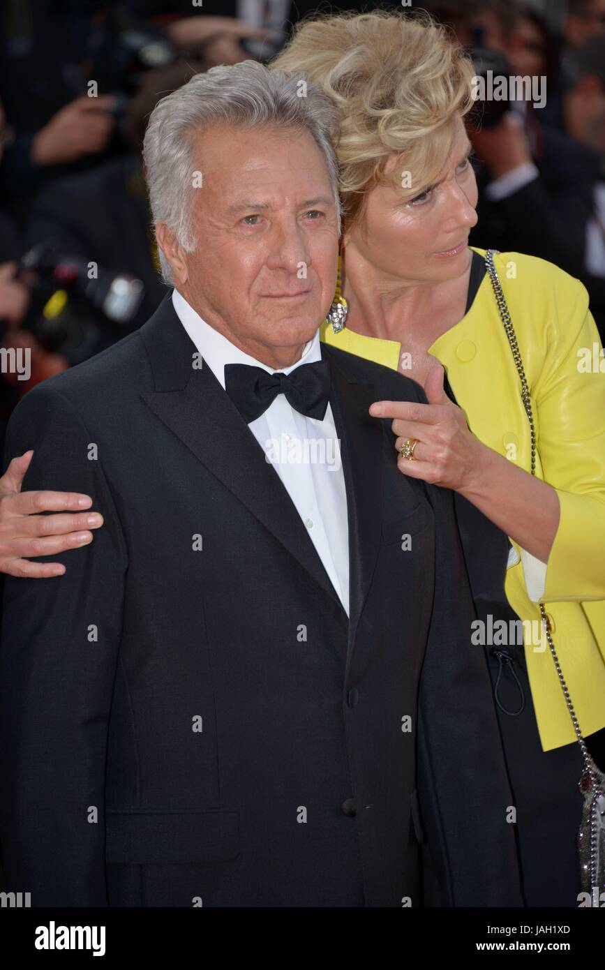 Dustin Hoffman, Emma Thompson Arriving on the red carpet for the film 'The Meyerowitz Stories
