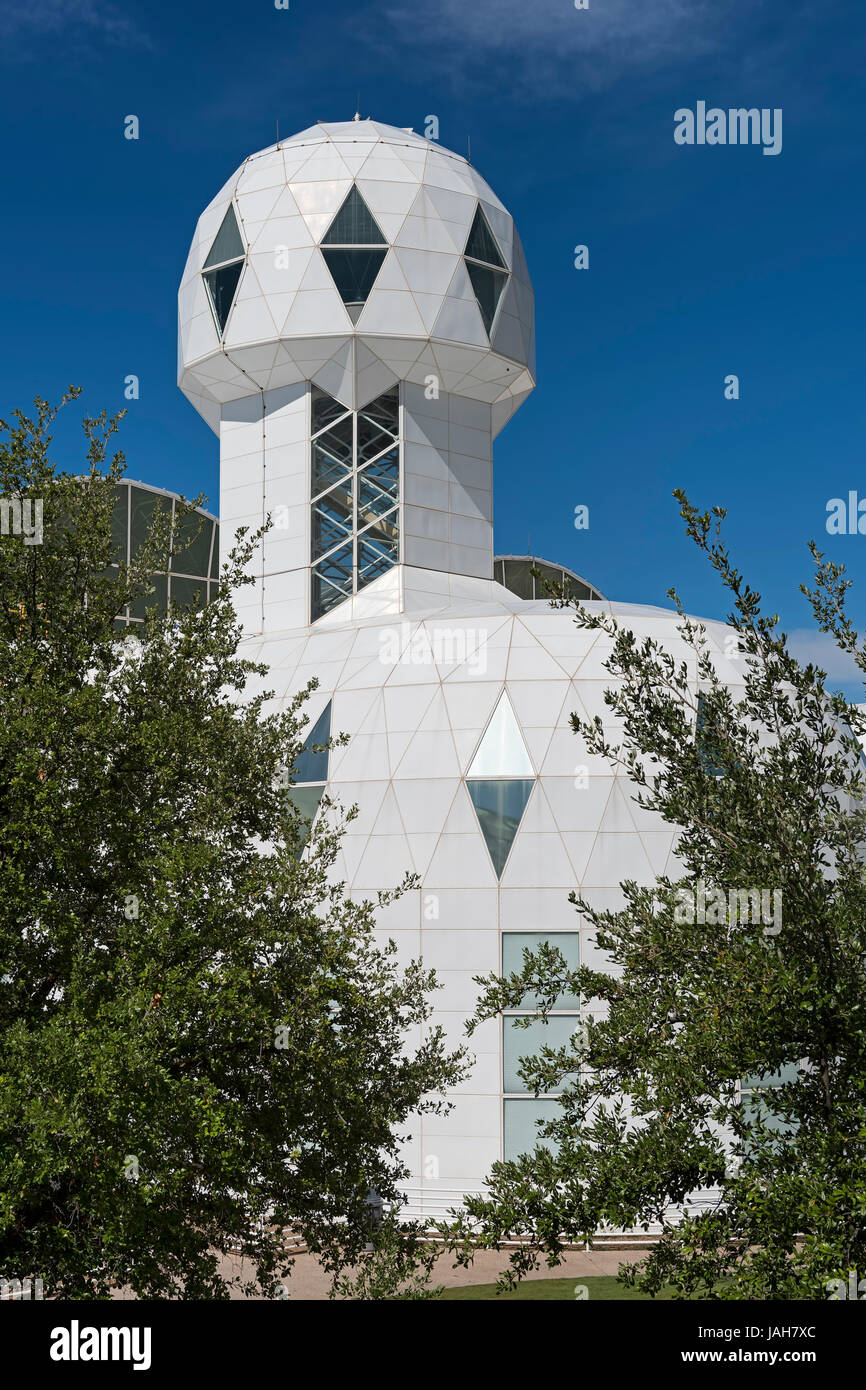 Biosphere 2, self-sustaining ecosystem, lodgings of mission's ...