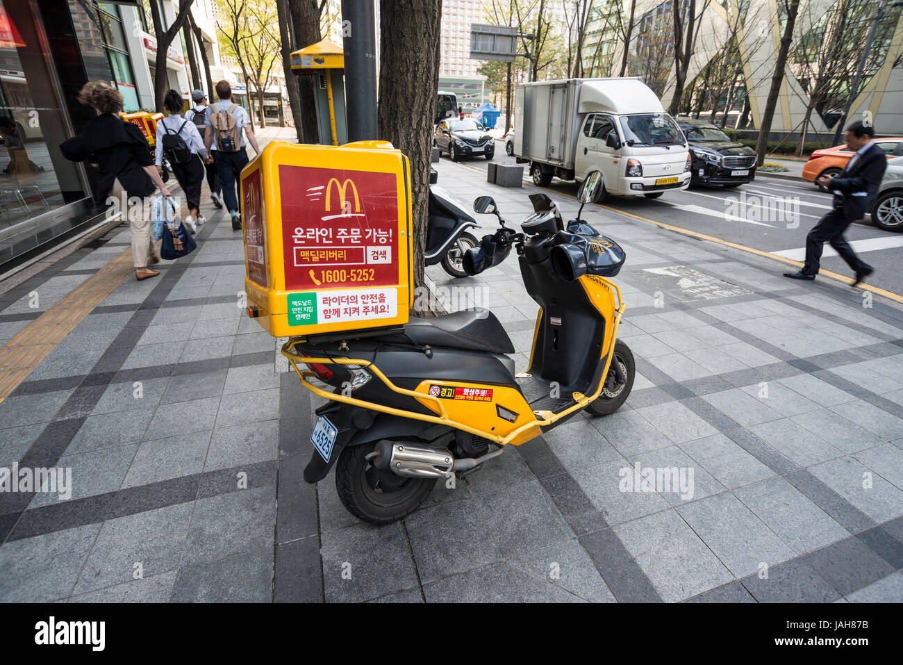 Delivery Scooter For Online Orders Of Mcdonald S Fast Food Restaurant Mcdelivery Seoul South Korea Stock Photo Alamy