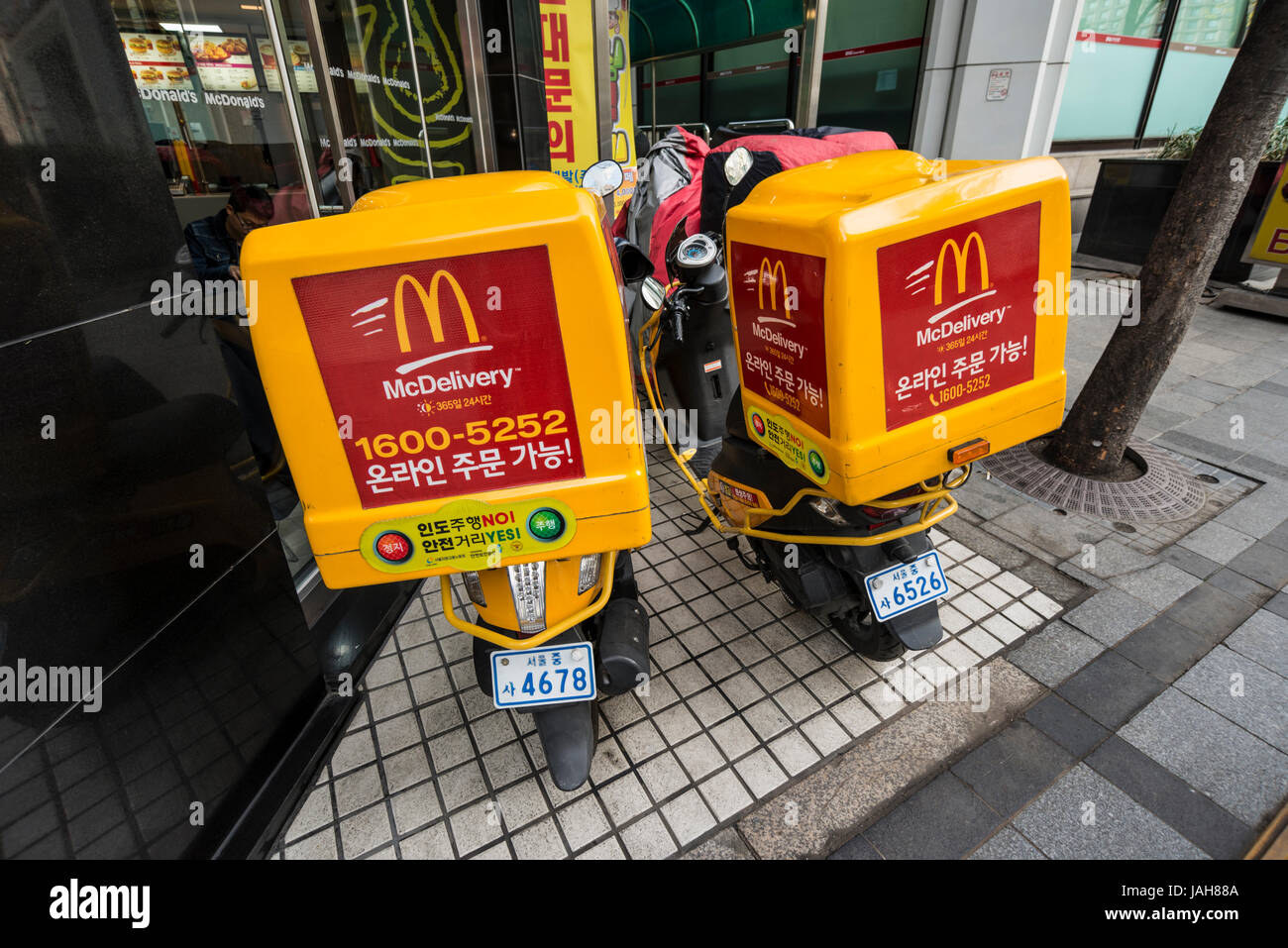 Delivery Scooter Hi res Stock Photography And Images Alamy delivery-scooter-hi-res-stock-photography-and-images-alamy