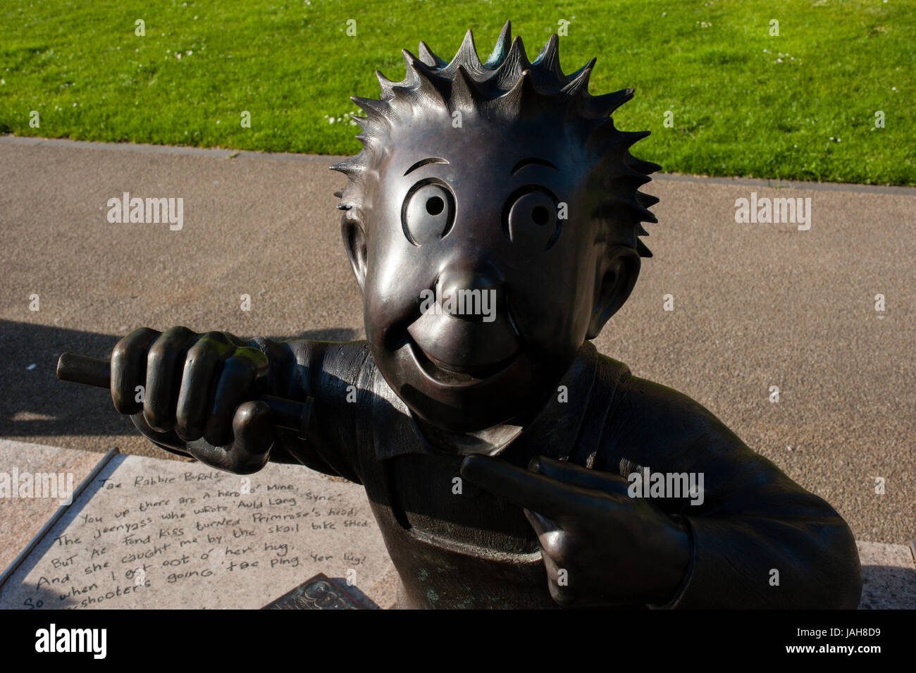Dundee oor wullie statue hires stock photography and images Alamy