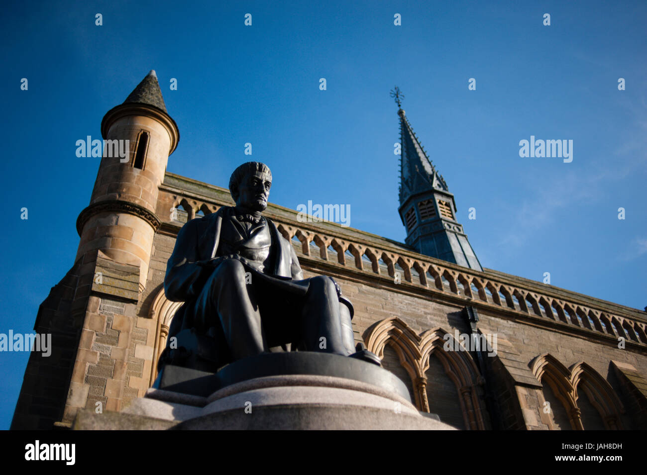 James Carmichael sculpture in front of Mcmanus galleries. Situated on the north bank of Firth of Tay Dundee is the fourth-largest city in Scotland. Stock Photo