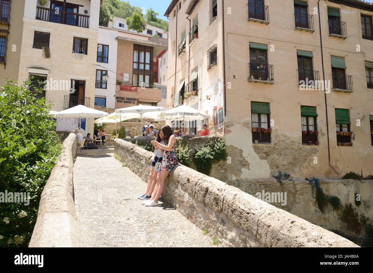 Young women on Cabrero bridge over the river Darro in Granada, Andalusia, Spain. Stock Photo