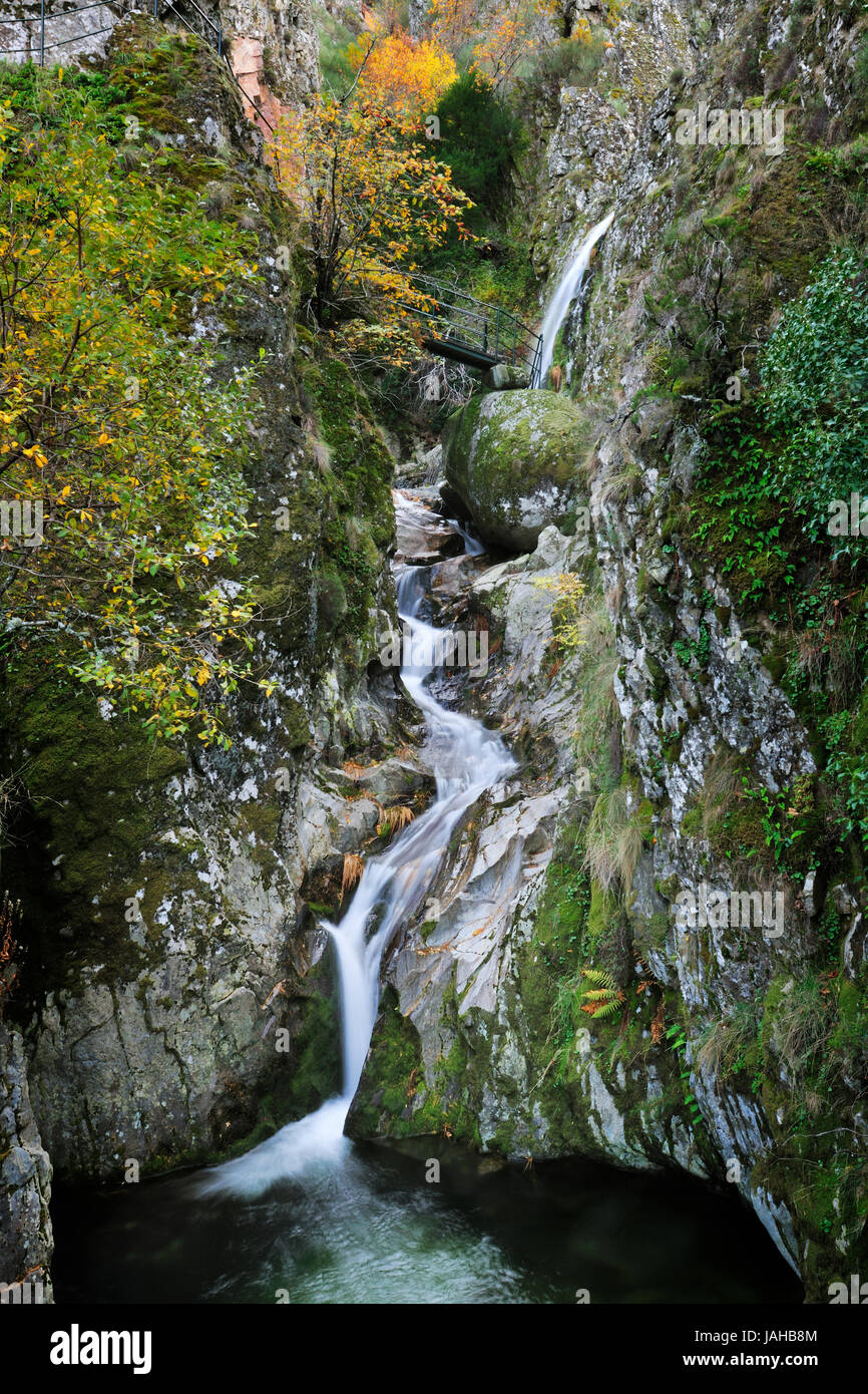 Waterfall of the Leandres river, Poço do Inferno (Hell's Well). Serra da Estrela Nature Park, Portugal Stock Photo