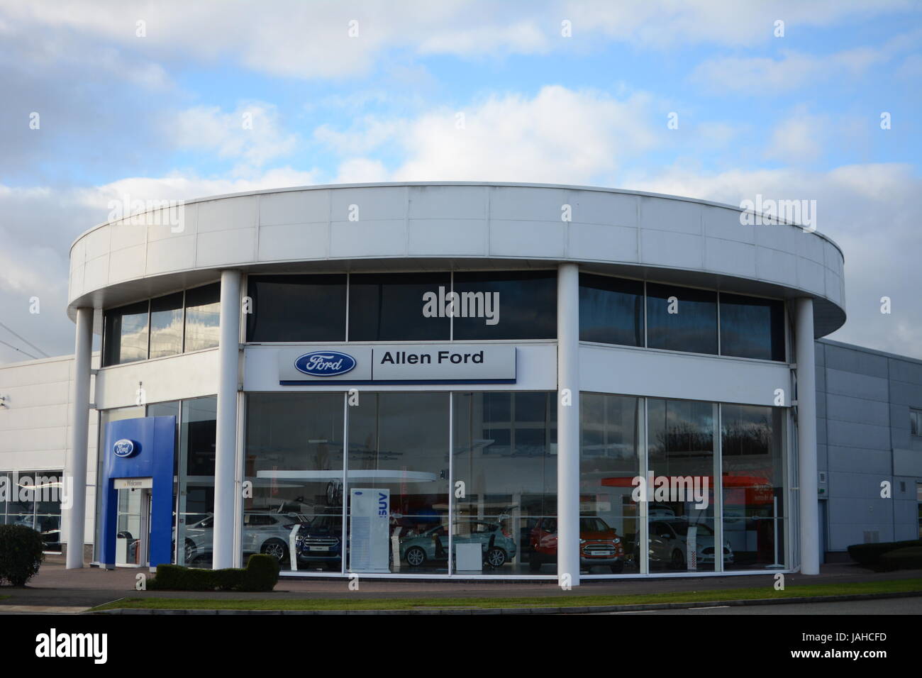 New car sales at Allen Ford garage Riverside Northampton UK Stock Photo