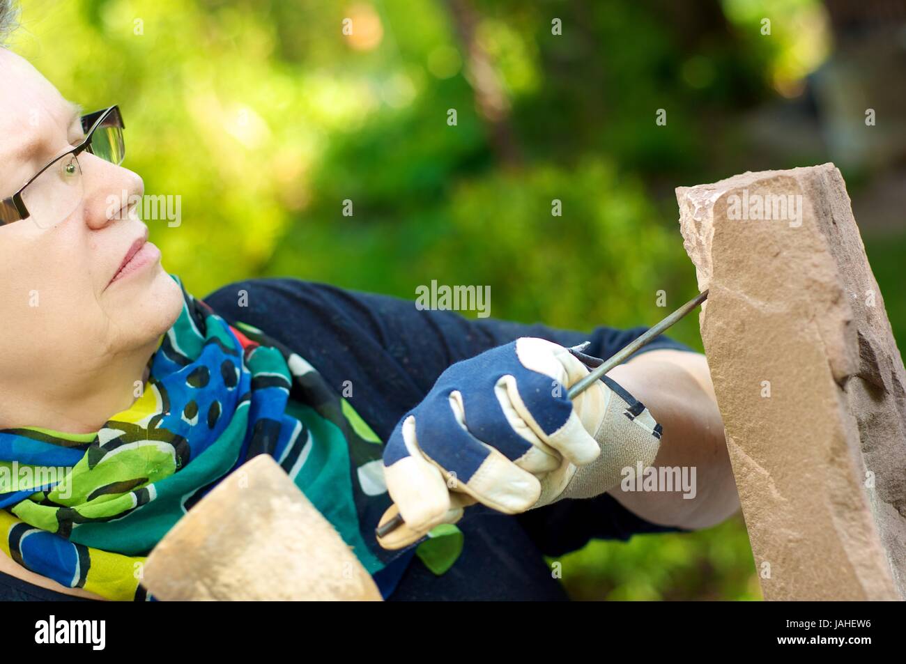 Weiblicher garten hires stock photography and images Alamy