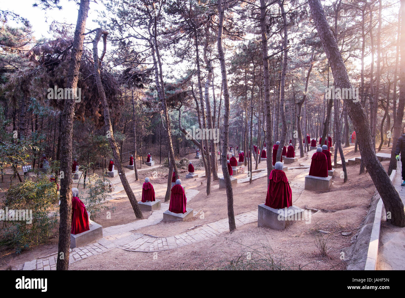 White mantles hi-res stock photography and images - Alamy