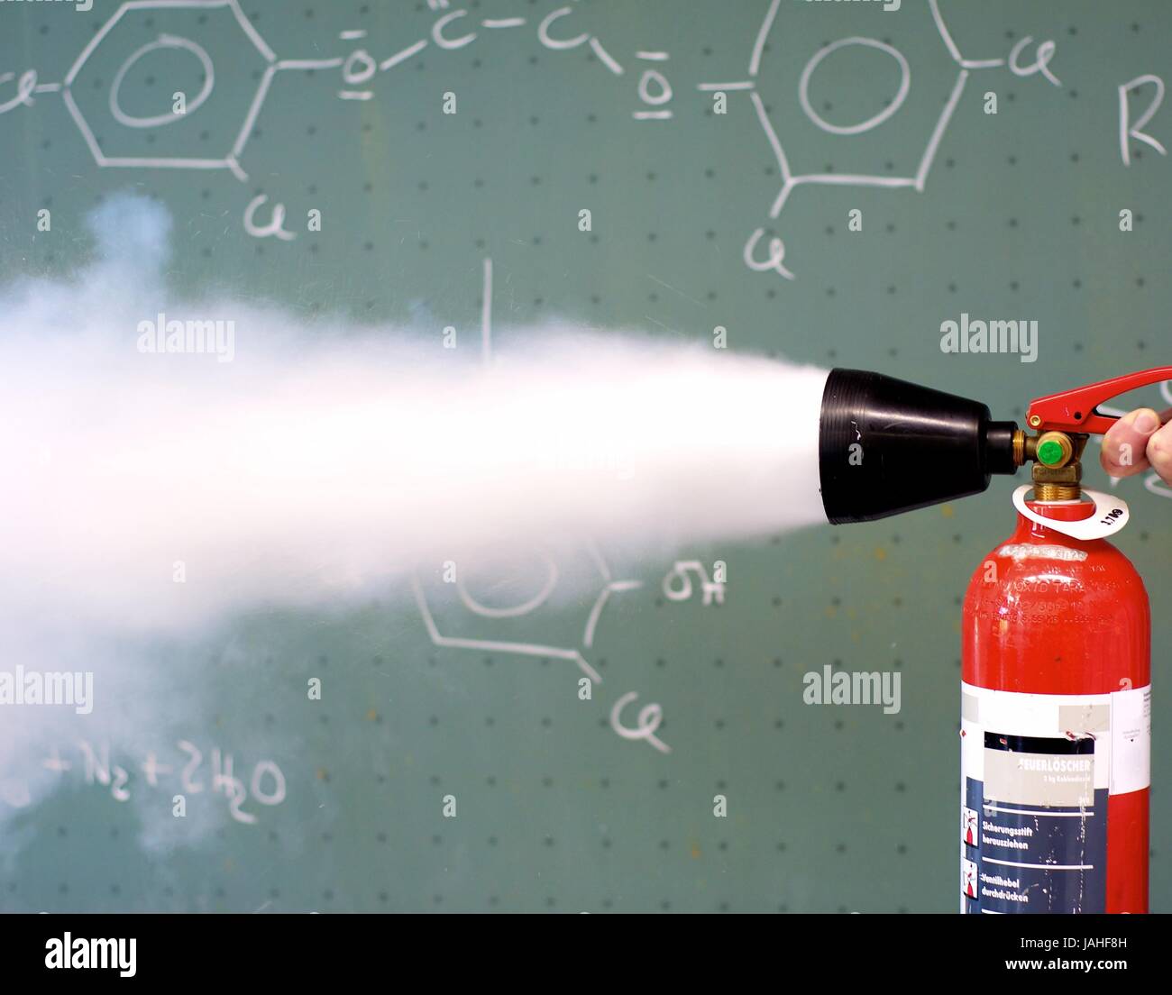 CO2 Feuerlöscher im Einsatz Stock Photo - Alamy