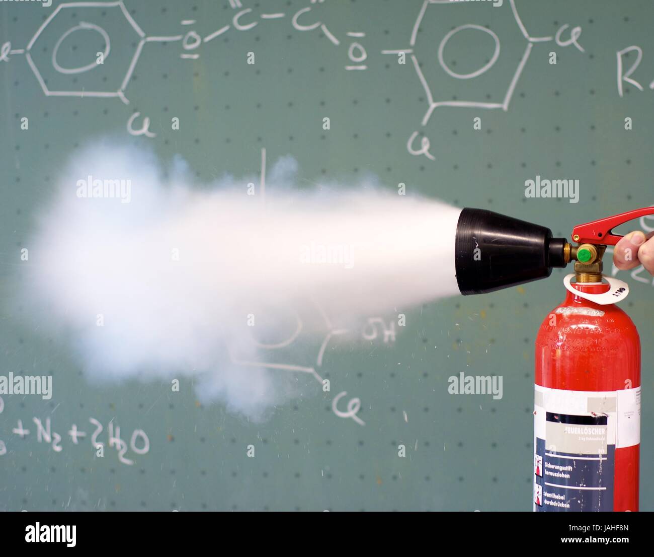 CO2 Feuerlöscher im Einsatz in einem Labor Stock Photo - Alamy