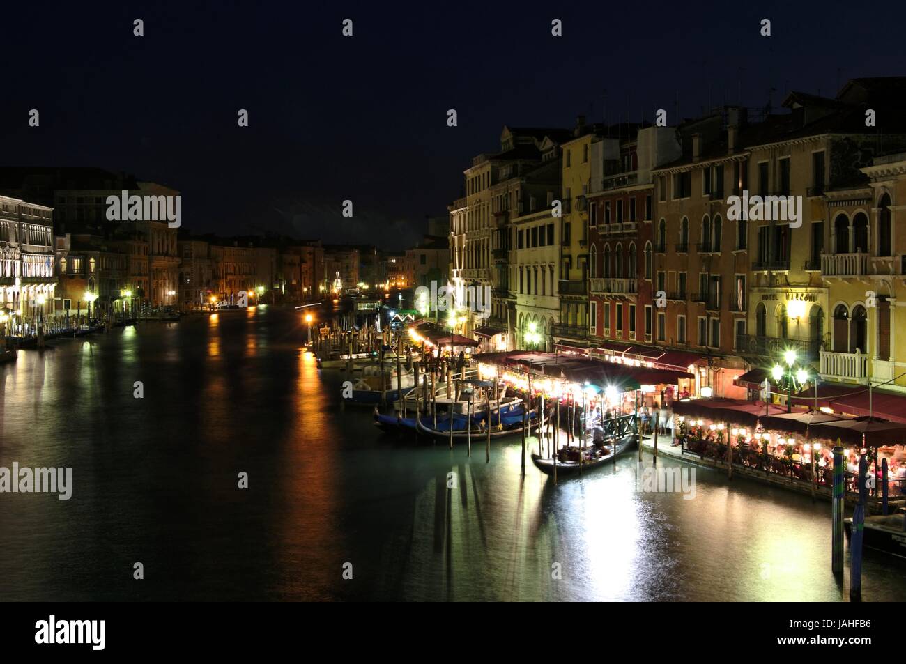 Kanal de Grande bei Nacht mit Booten Stock Photo