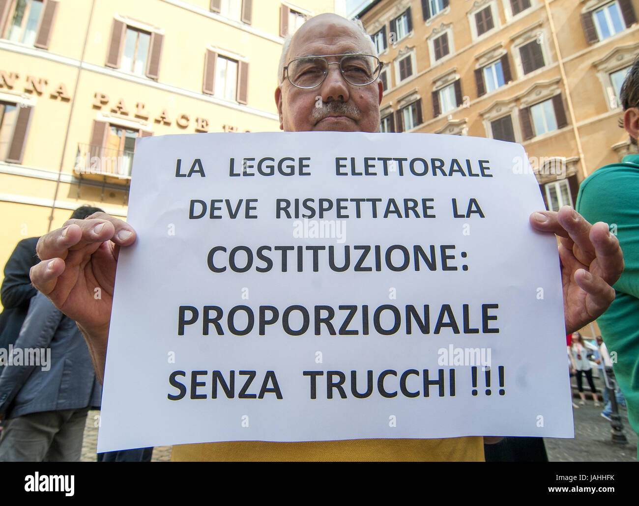 Rome, Italy. 06th June, 2017. Sit-in at Montecitorio convened by the Constitutional Democracy Committee to chair the discussion of the electoral law that begins today at the House of of Representatives. The Committee calls for the unanimous vote, the pivot of the German model, to be introduced; That the locked capillists are avoided; Which allows voters to choose the preferred candidate and to eliminate multiple candidatures. Credit: Patrizia Cortellessa/Pacific Press/Alamy Live News Stock Photo