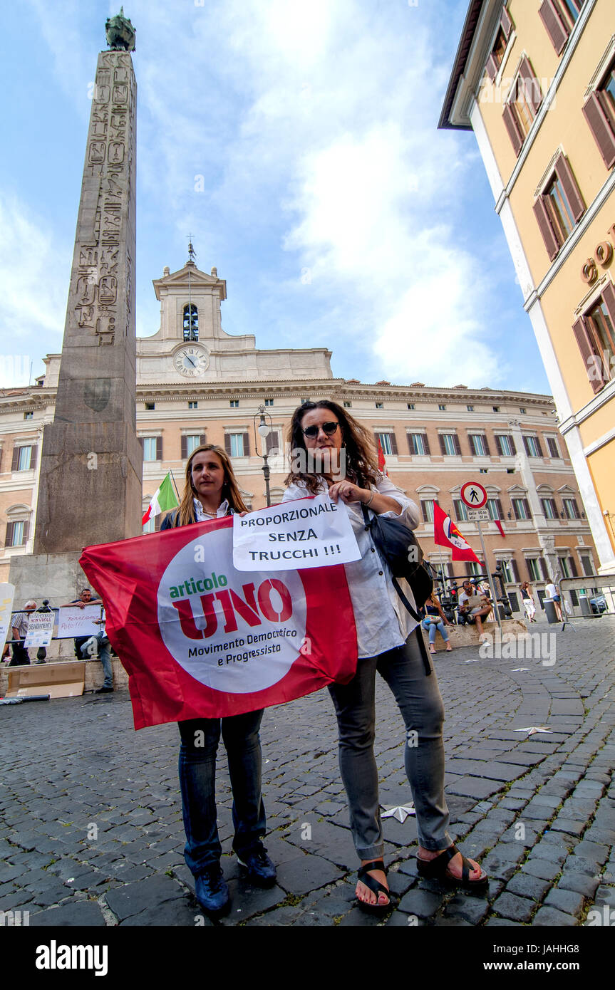 Rome, Italy. 06th June, 2017. Sit-in at Montecitorio convened by the Constitutional Democracy Committee to chair the discussion of the electoral law that begins today at the House of of Representatives. The Committee calls for the unanimous vote, the pivot of the German model, to be introduced; That the locked capillists are avoided; Which allows voters to choose the preferred candidate and to eliminate multiple candidatures. Credit: Patrizia Cortellessa/Pacific Press/Alamy Live News Stock Photo