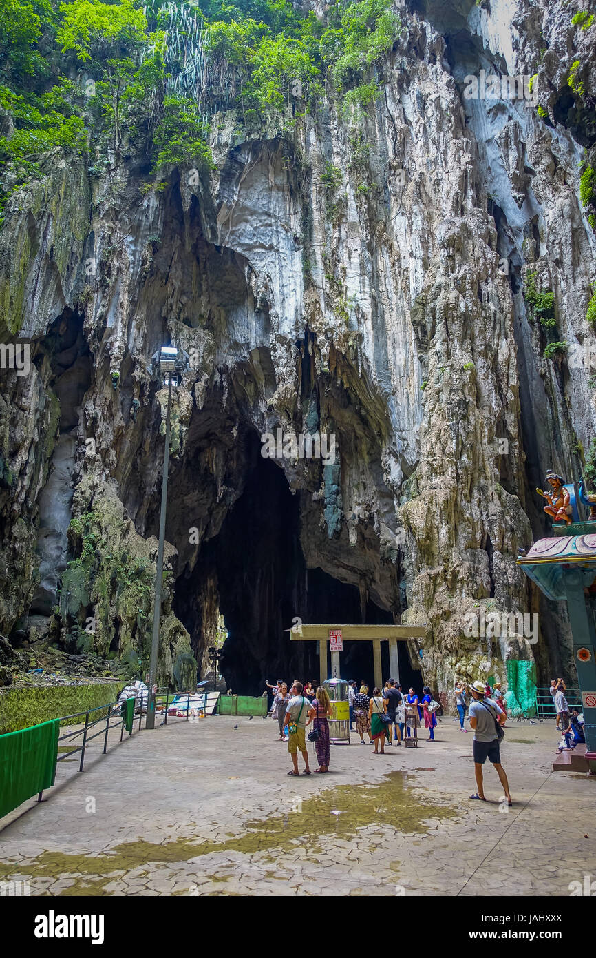 Kuala Lumpur Malaysia March 9 17 Batu Caves A Limestone Hill With Big And Small Caves And Cave Temples And A Very Popular Hindu Shrine Outside India Stock Photo Alamy
