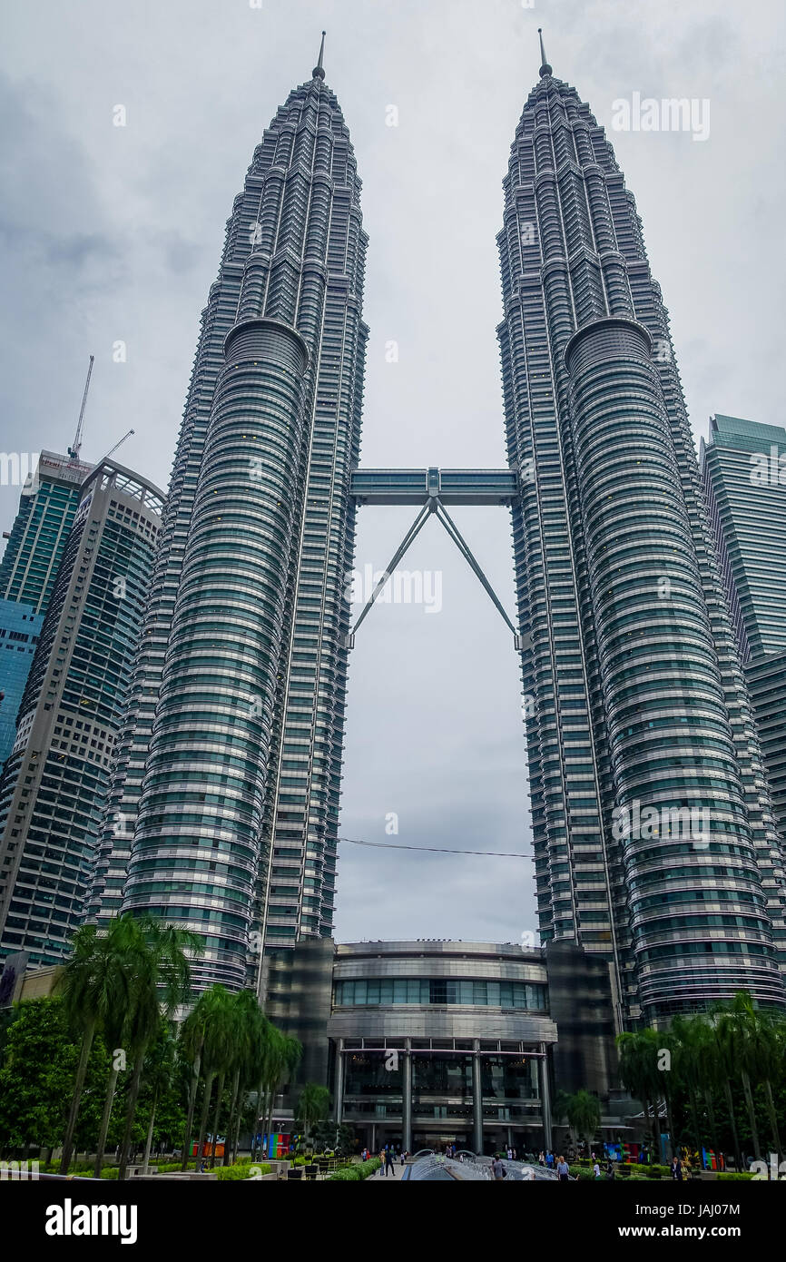 The Petronas Towers Are The Tallest Twin Towers In The World And An Important Landmark Of Kuala Lumpur Stock Photo Alamy