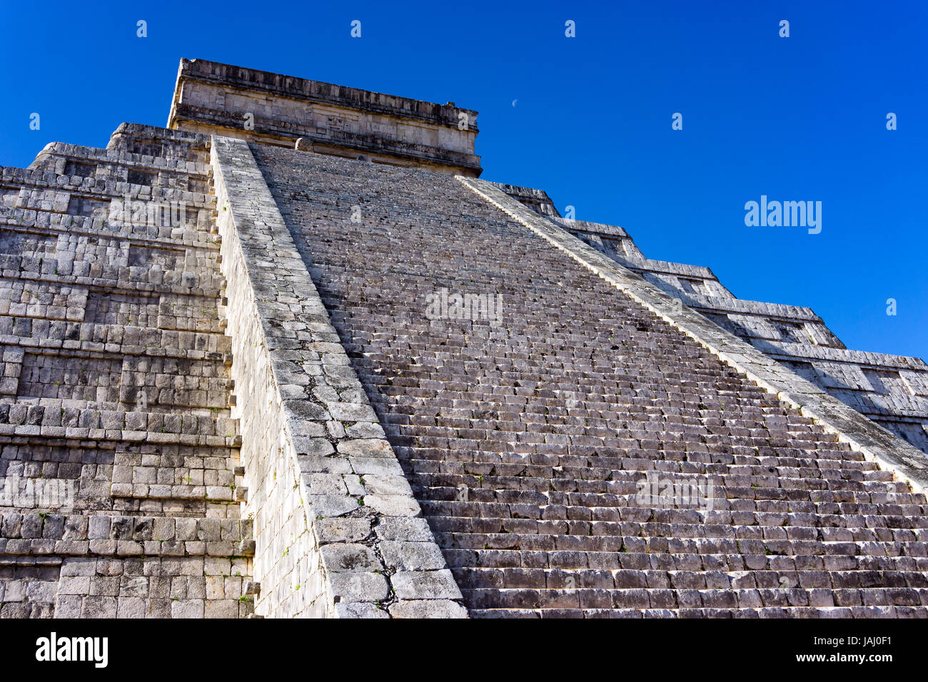 Stairs Leading Up The Pyramid Known As El Castillo In Chichen Itza Stock Photo Alamy