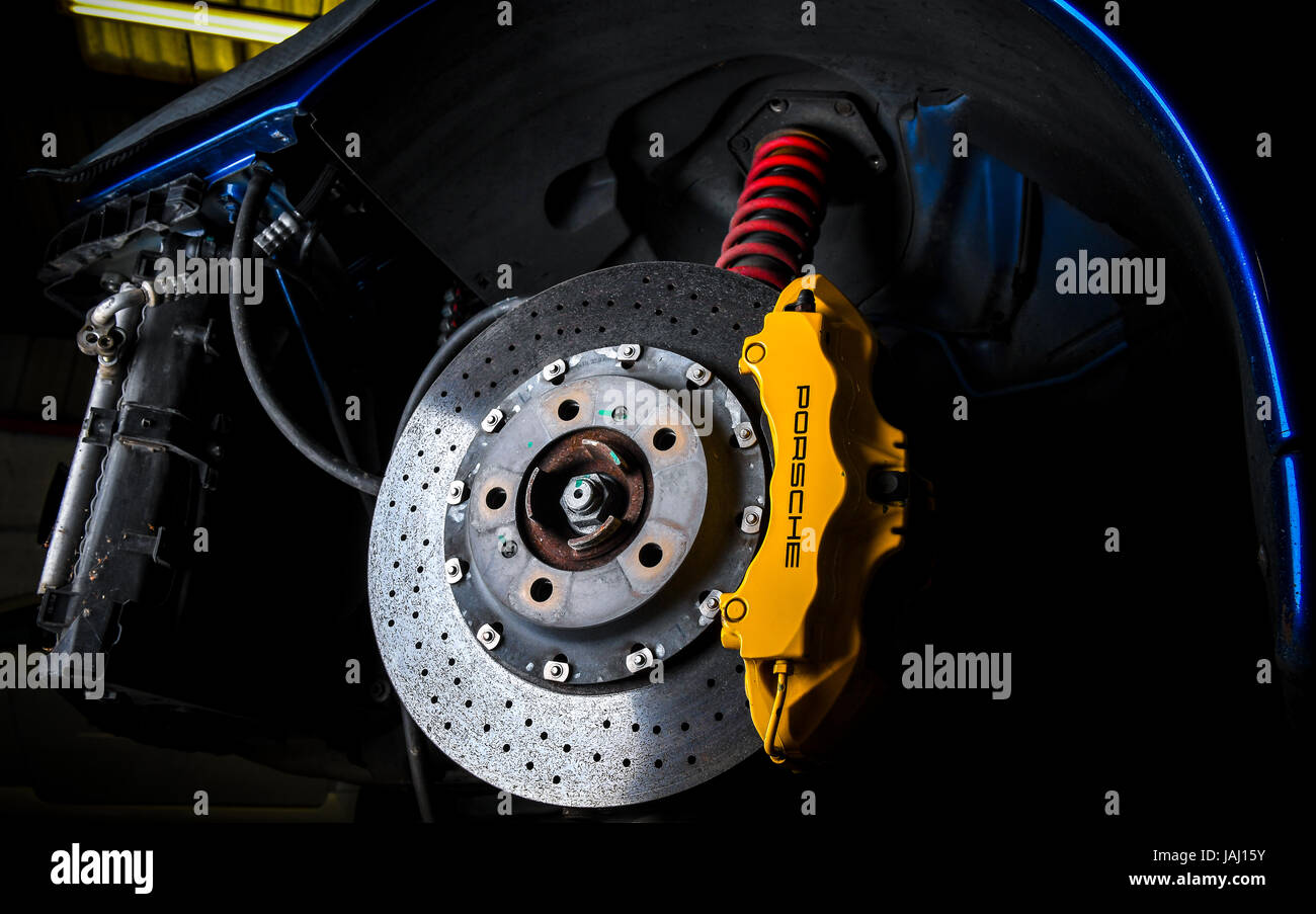 Ceramic brakes on Porsche GT3 Stock Photo Alamy