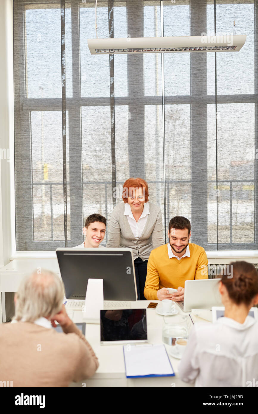 Sales Team Computer Team woman computer advice hi-res stock photography and images - Alamy