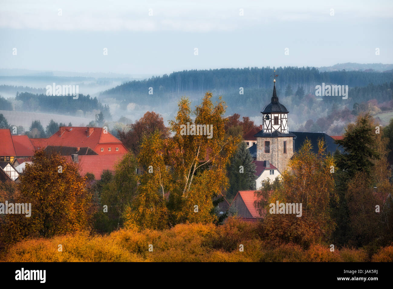 Straßberg Harz Herbst Impression Blick zur Schule Stock Photo