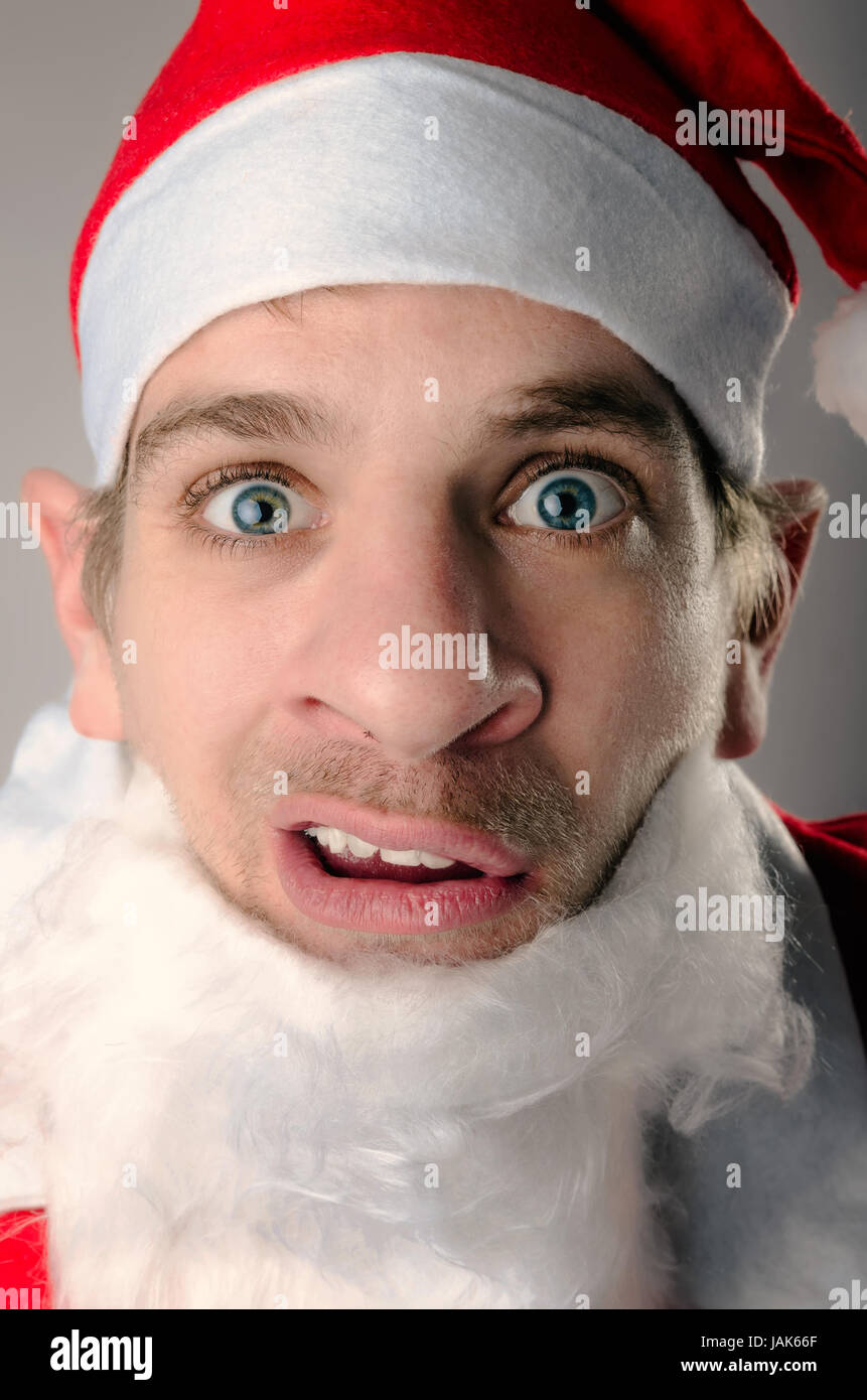 ein skeptisch und komisch schauender Weihnachtsmann Stock Photo