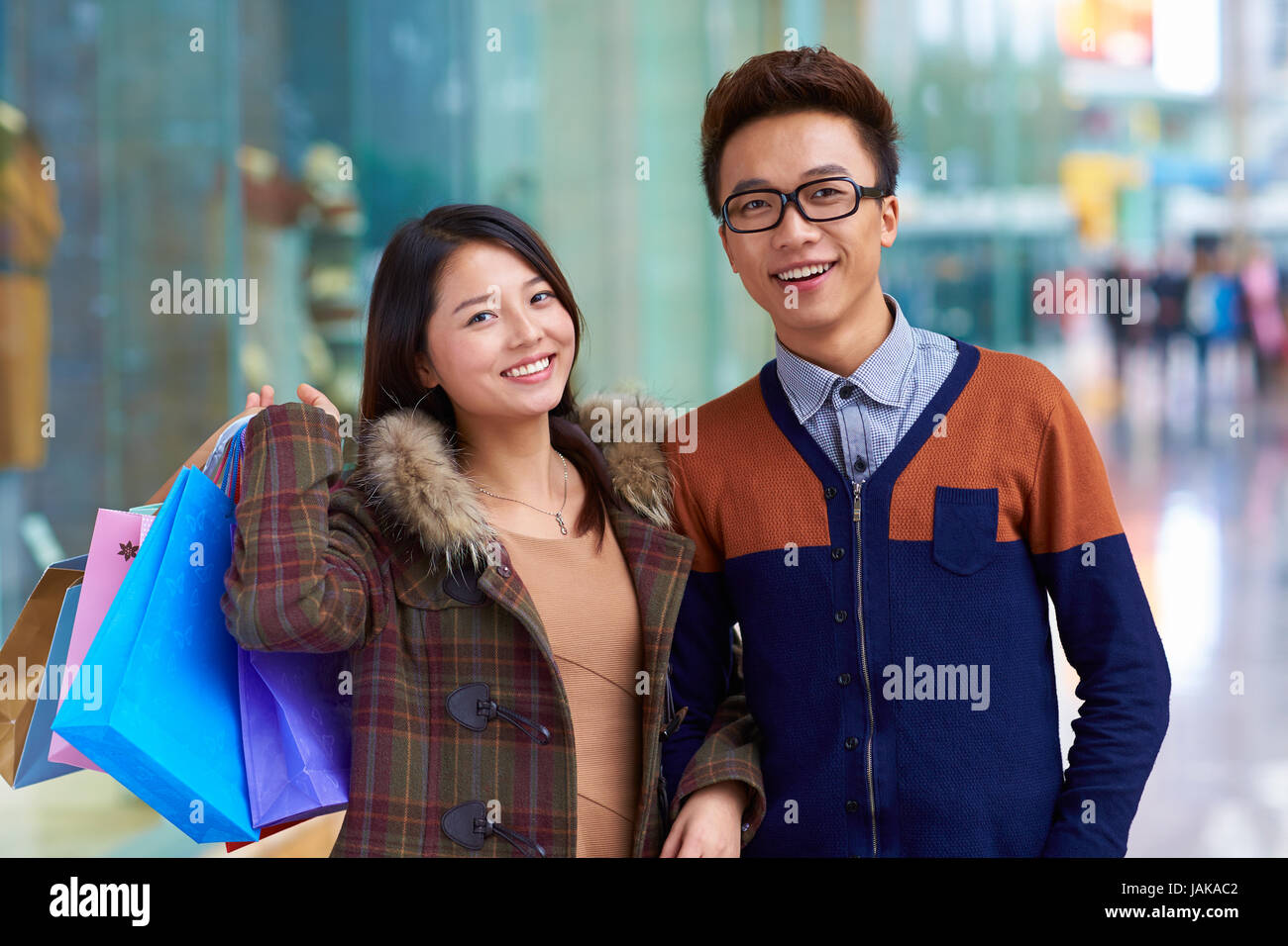 Young Chinese couple Shopping in the Street Stock Photo - Alamy