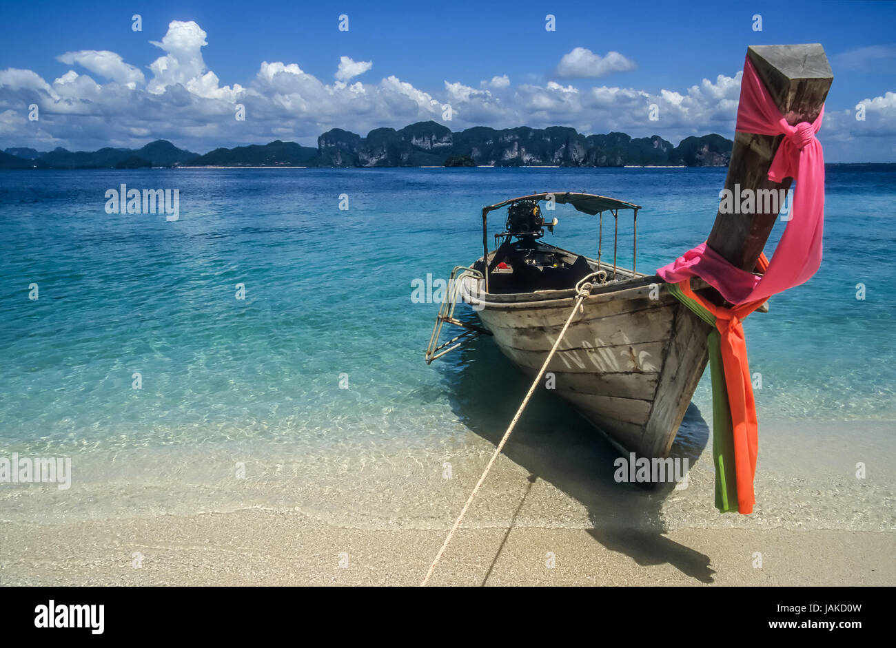 Longtailboot am Strand Poda Island  in Südthailand Stock Photo