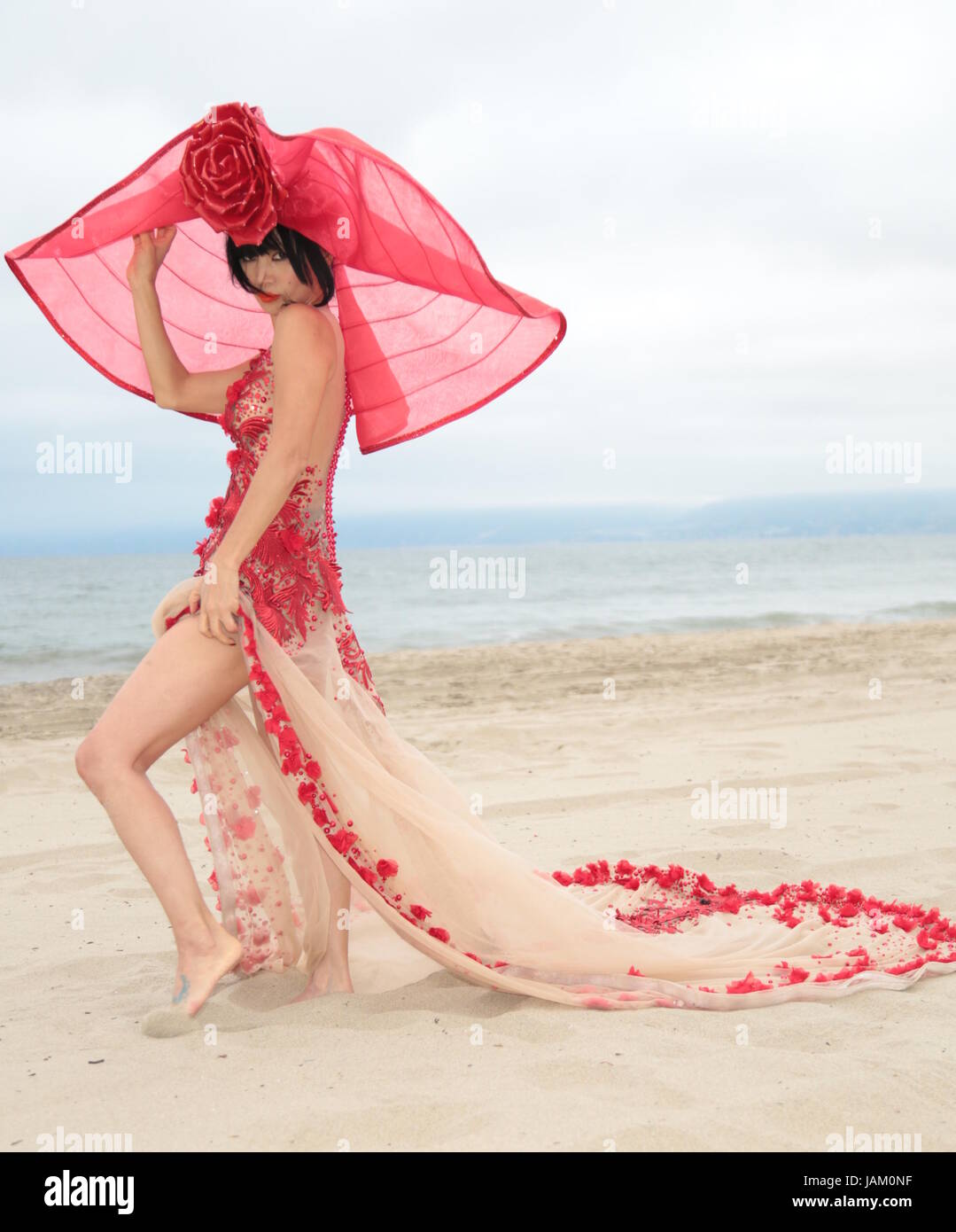 oversized floppy beach hat