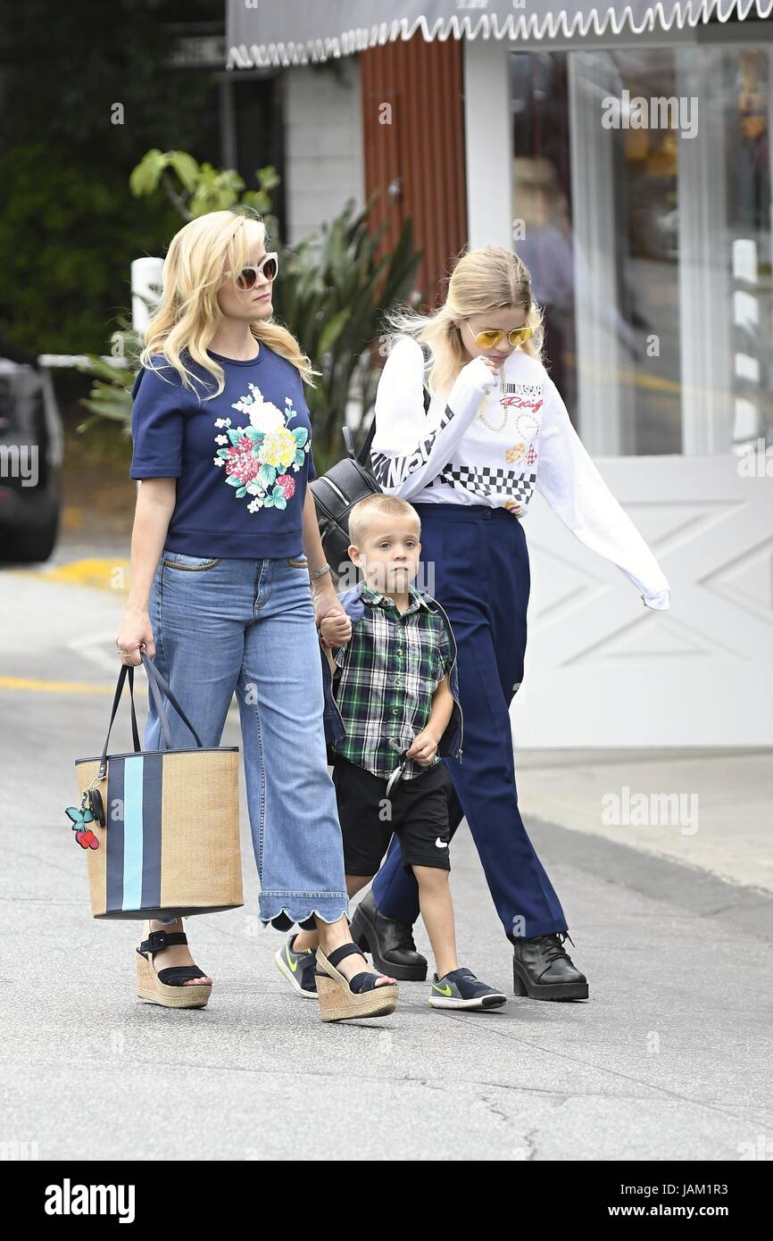 James toth reese son witherspoons tennessee Strange Things