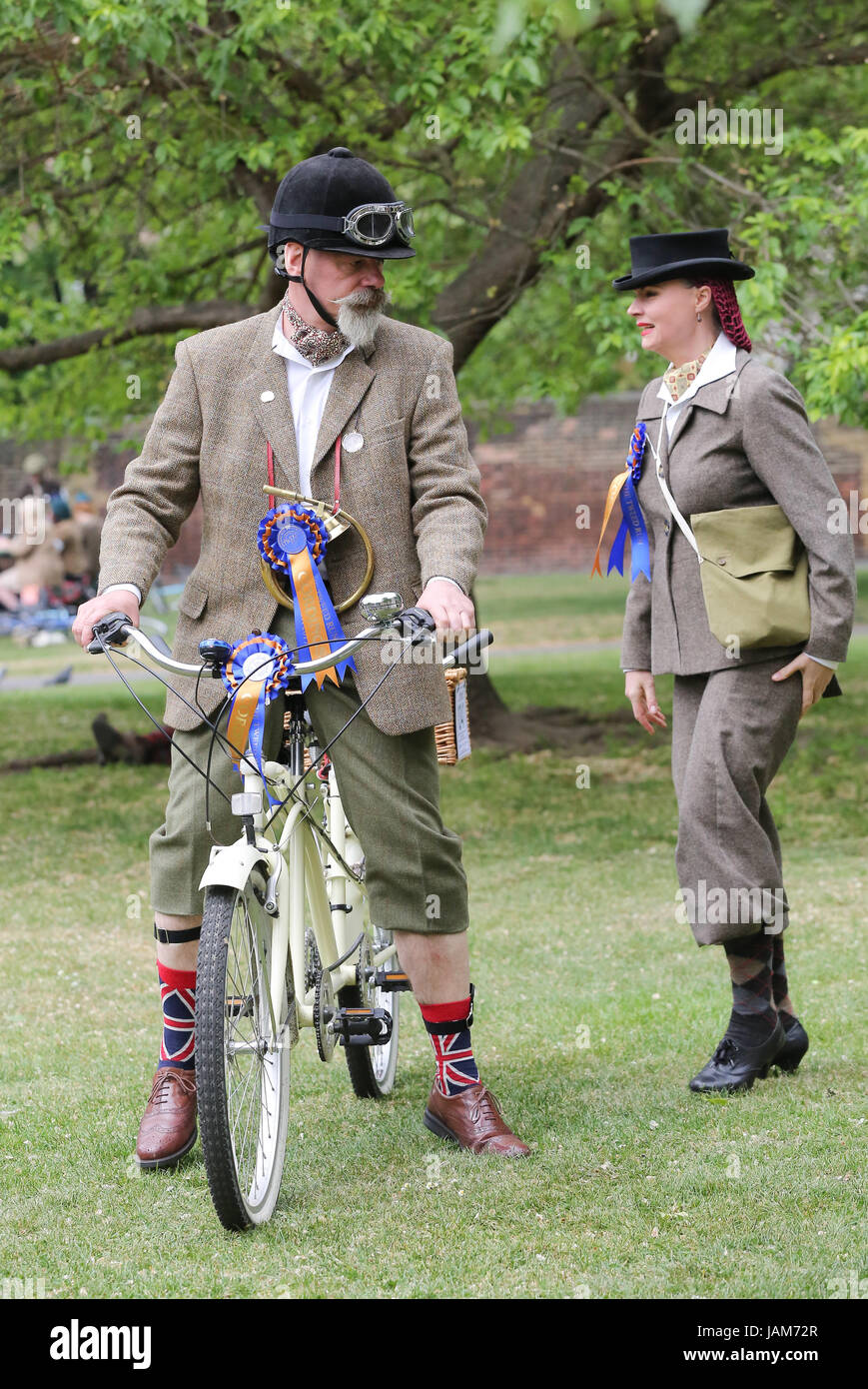 Tweed run london picnic hi-res stock photography and images - Alamy
