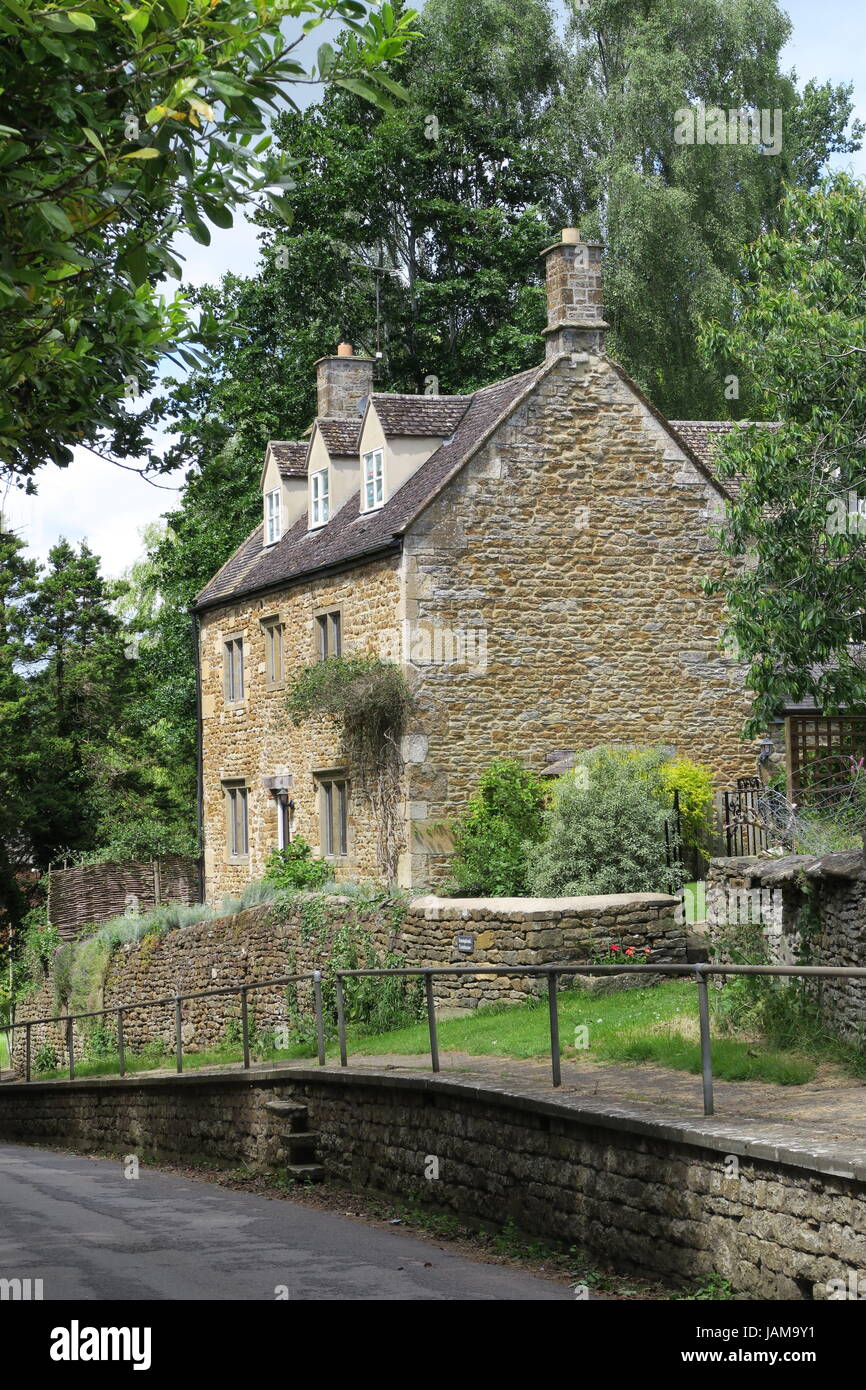 Stone built house, Hook Norton Stock Photo Alamy