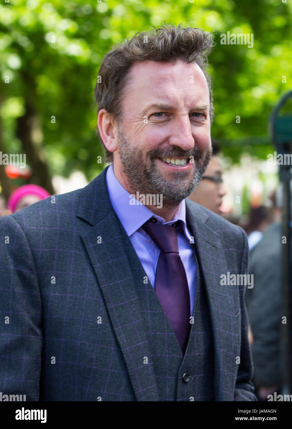 Comedian and writer, Lee Mack arrives for the memorial service to Ronnie  Corbett at Westminster Abbey Stock Photo - Alamy