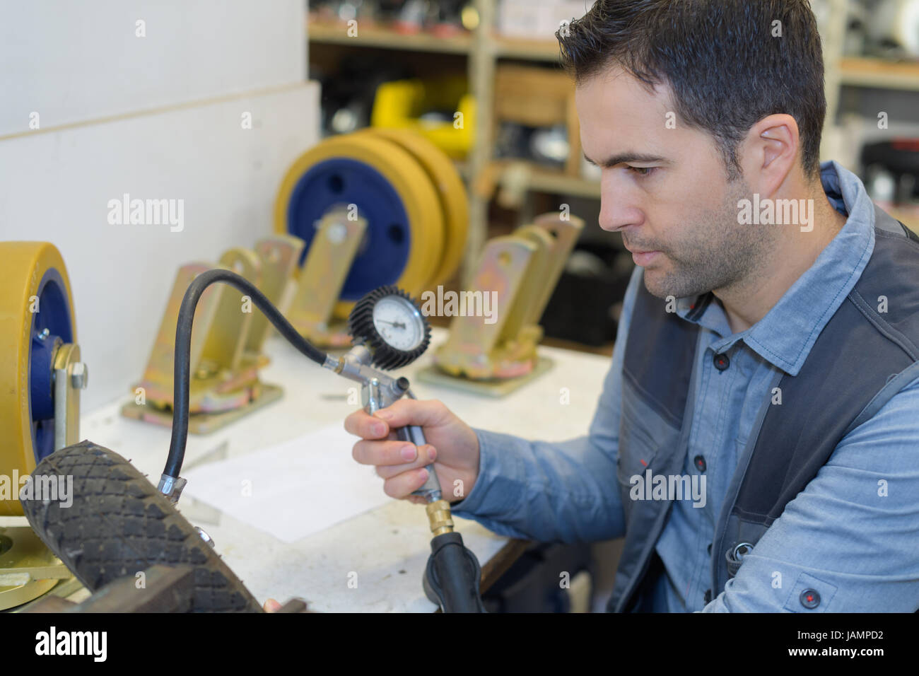 man holding pressure gauge for car tyre pressure measurement Stock ...