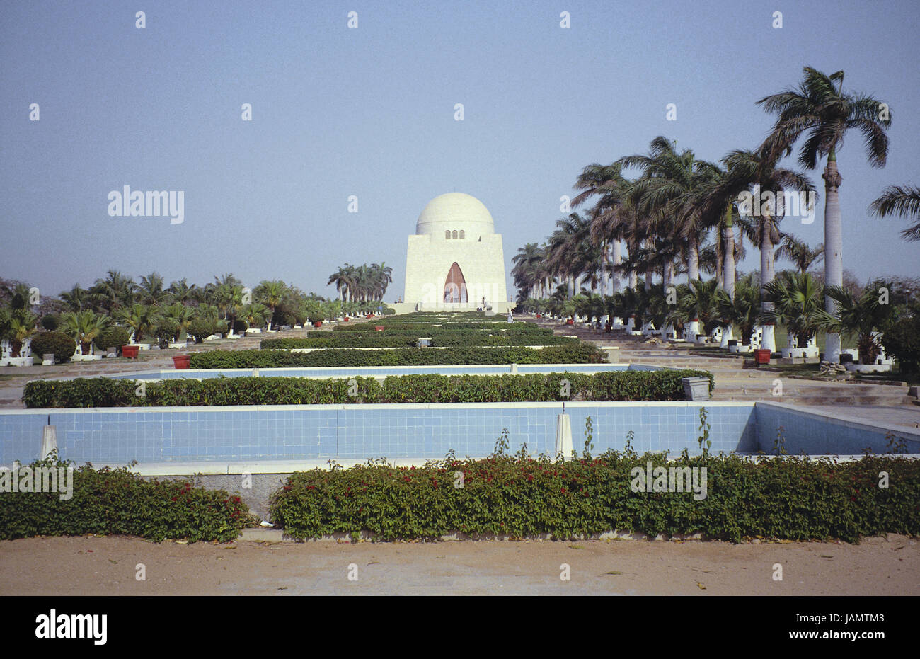 Pakistan,Karachi,MazareQuaid mosque,water cymbal,palms,Asia,town,city