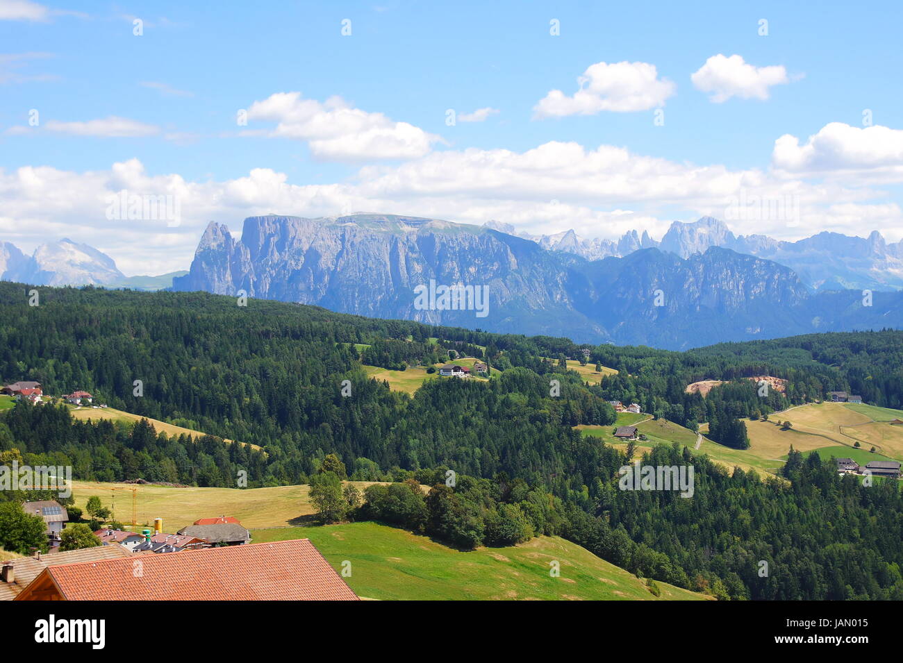 Landschaft oberhalb Bozen mit Blick zum Schlern Stock Photo