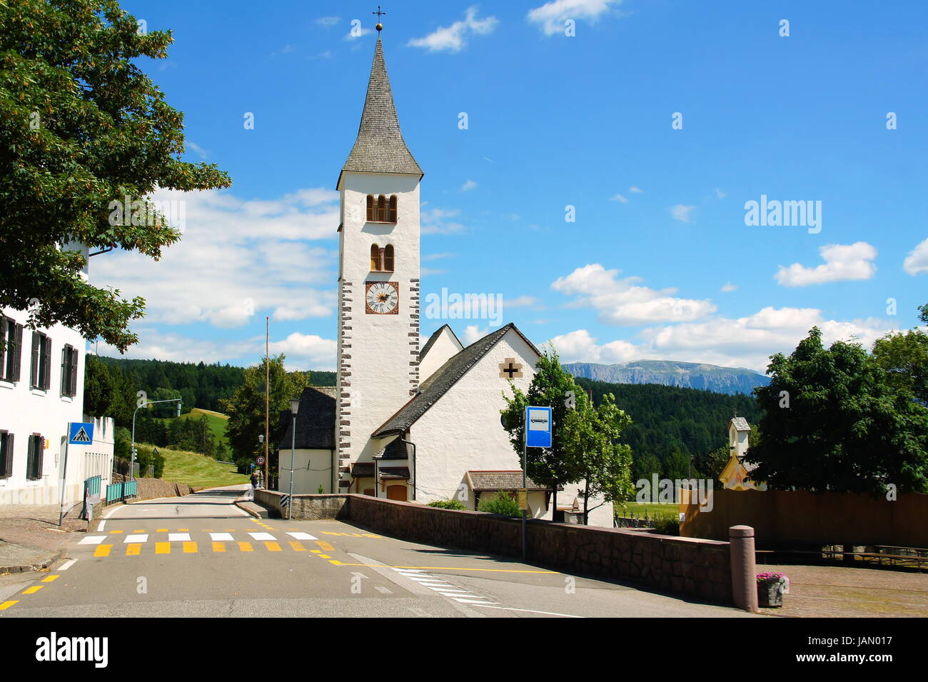 Kirche von Klobenstein am Ritten oberhalb Bozen in Südtirol Stock Photo