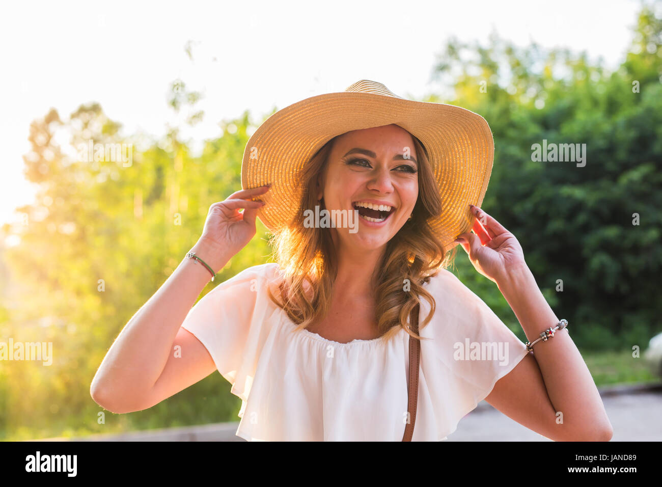 Smiling summer woman with hat Stock Photo - Alamy