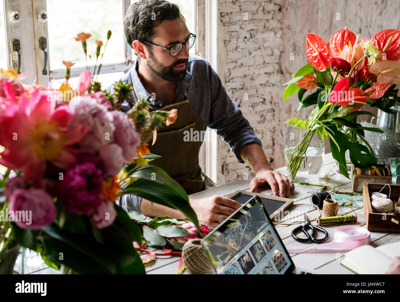 Flower shop business owner working service Stock Photo Alamy