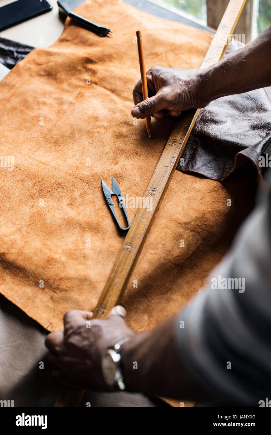 Closeup of craftsman measuring leather handicraft Stock Photo Alamy