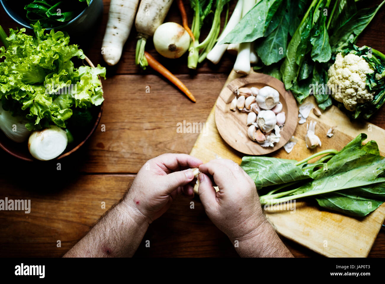 Peeling bulbs hi-res stock photography and images - Alamy