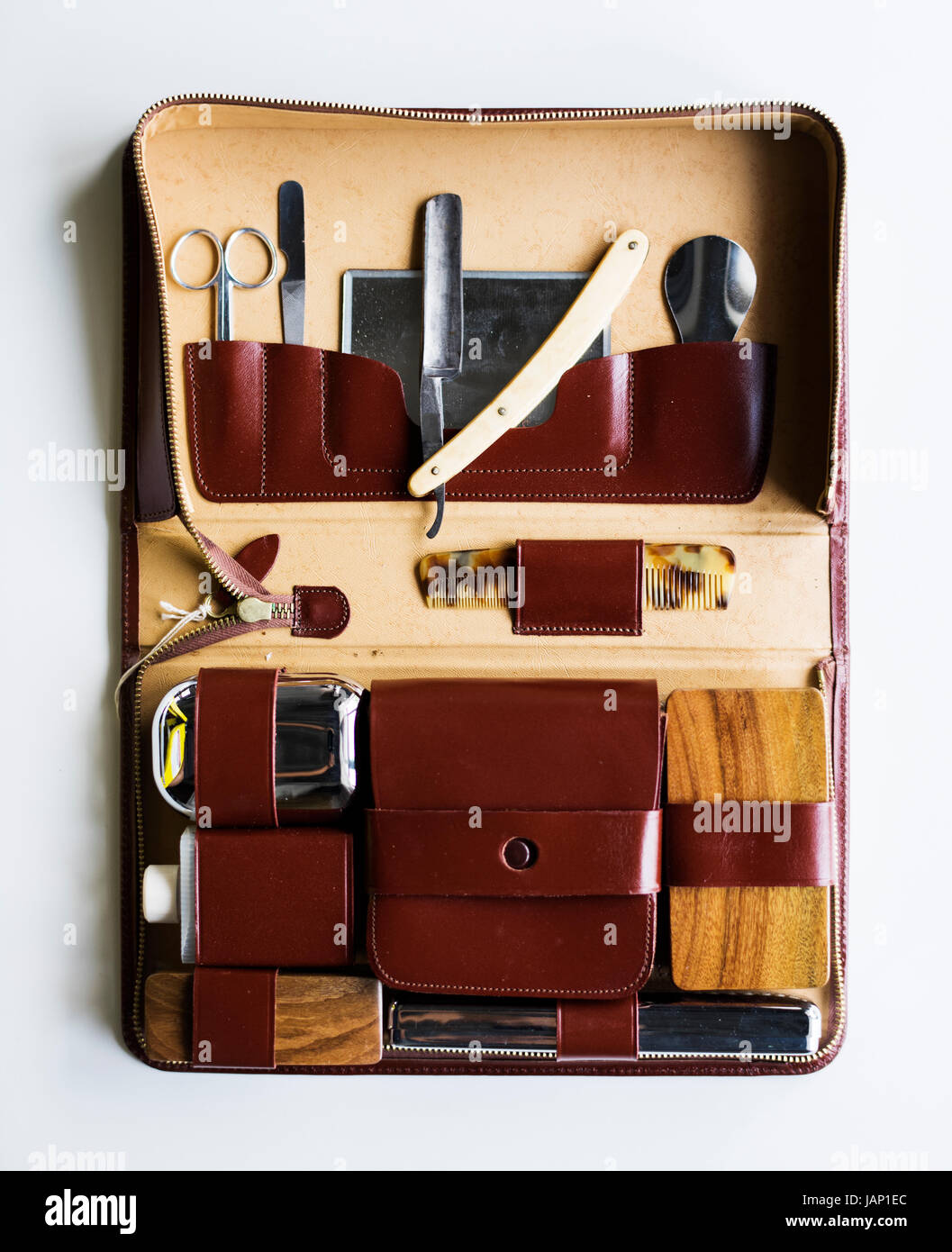 Shaving kit hires stock photography and images Alamy