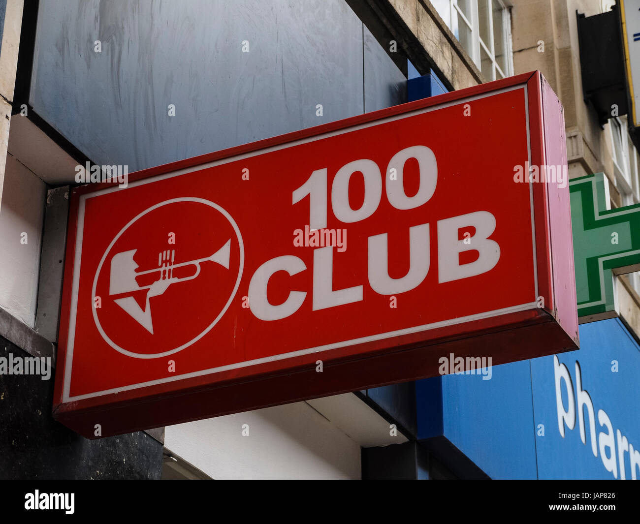 100-club-stock-photo-alamy