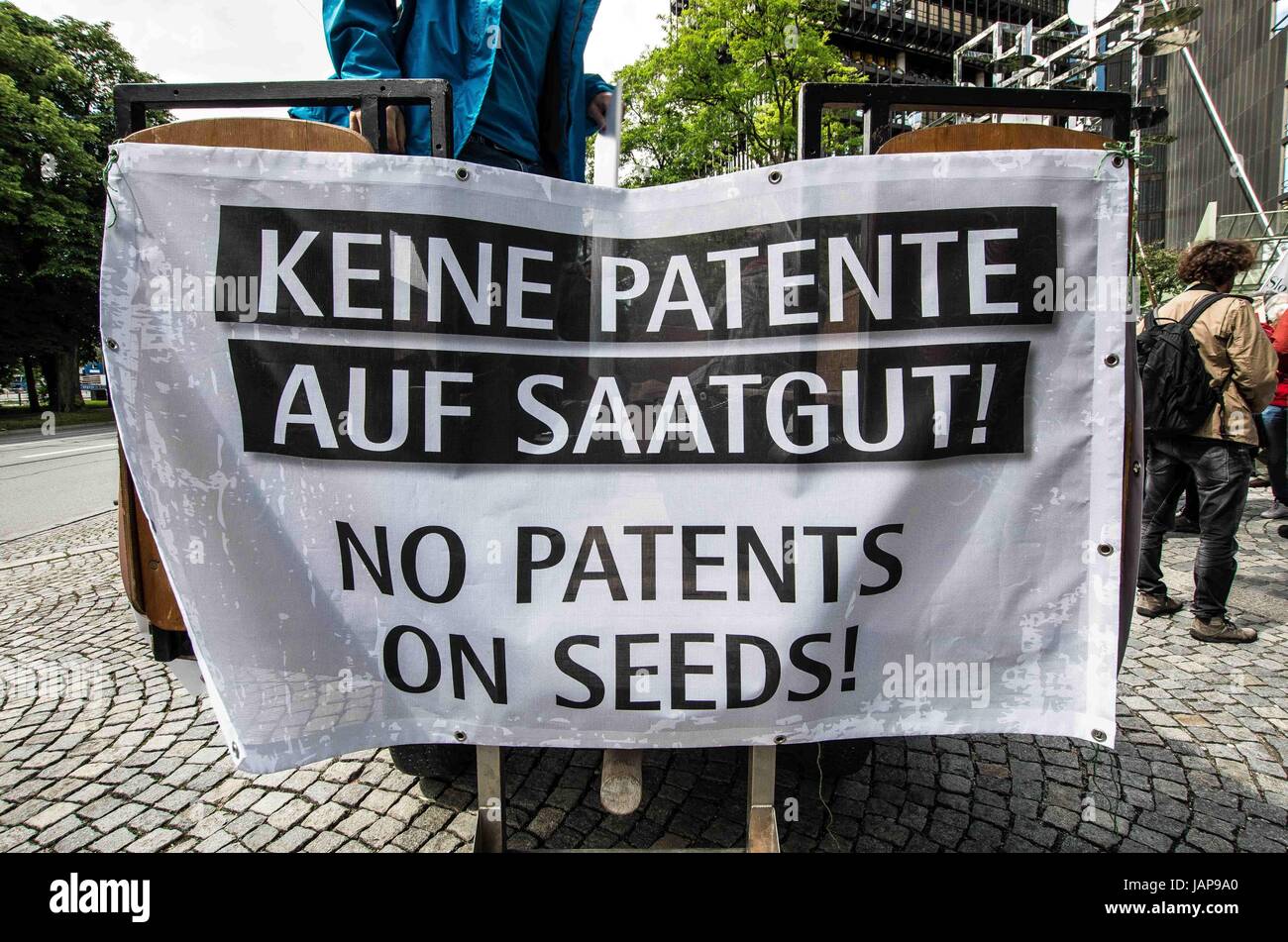 Munich. 7th June, 2017. ''No patents for grains''. Approximately 40 protestors assembled at the European Patent Office in Munich, Germany, in order to protest against further patenting of grains used in beer production. In 2016, Carlsberg and Heineken had both secured such patents. The demonstration was organized by the 'Buendnisse Keine Patente auf Saatgut'', who alleges that those who obtain patents on living materials would not only have control of genetically-modified stocks, but also over naturally-produced and selected materials. They furthermore allege misuse of the patent system. Stock Photo