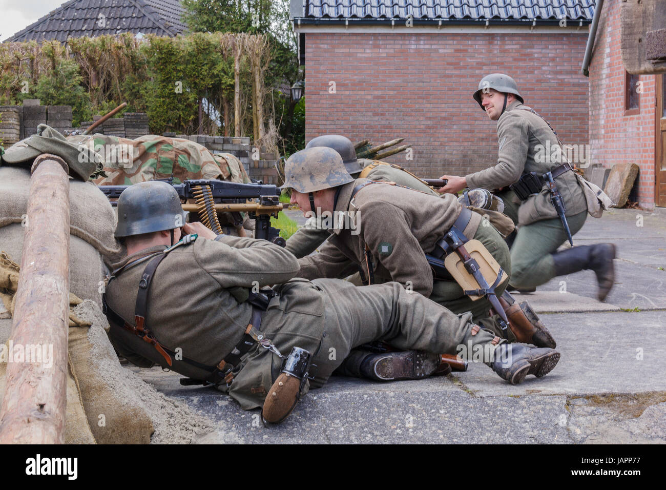 Spijk terug naar toen event: German machine gun crew Stock Photo
