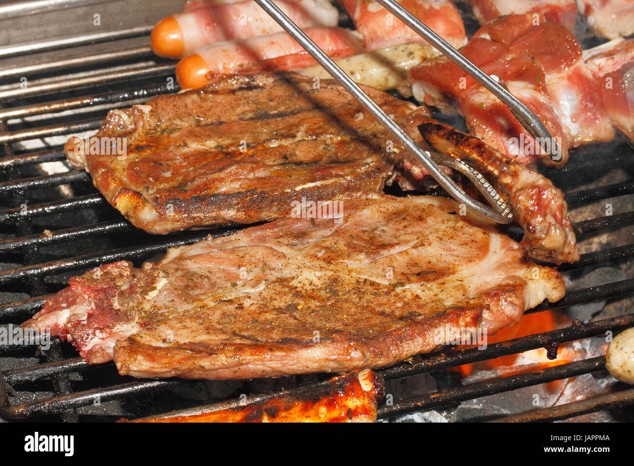 Verschiedene Sorten Fleisch vom Grill Stock Photo - Alamy