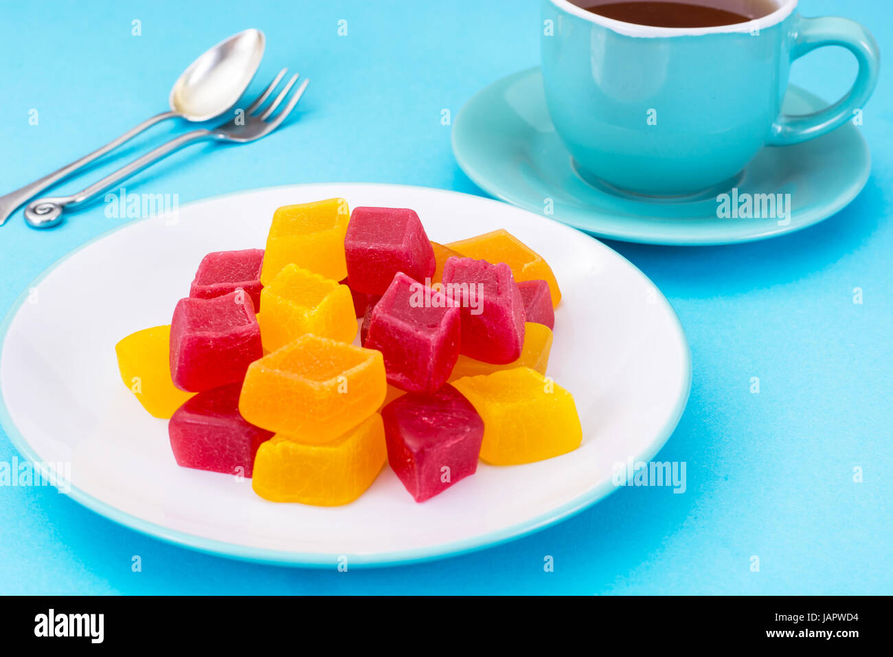 Marmalade on plate and tea in mug, blue background Stock Photo Alamy