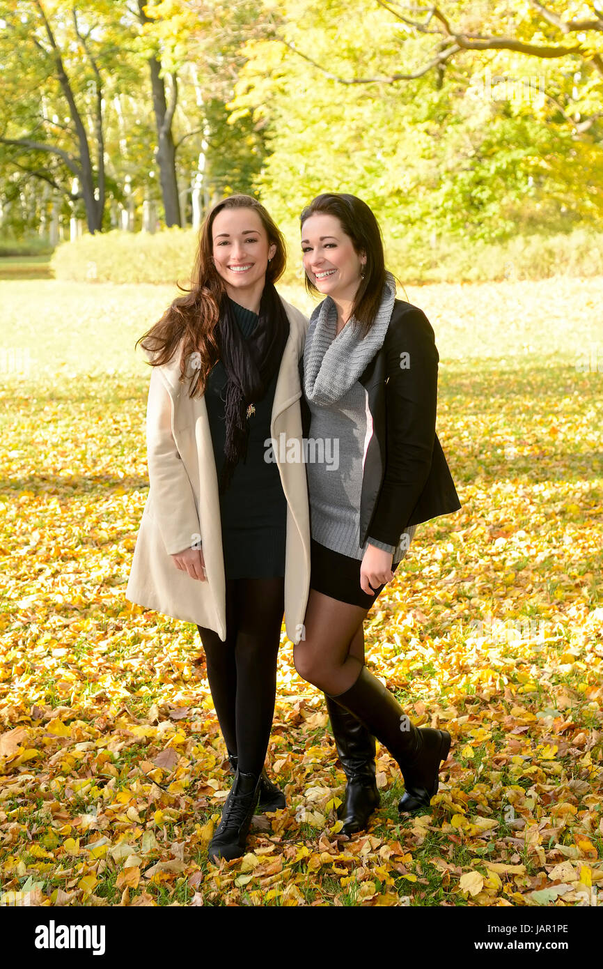 Freundinnen im Park Stock Photo